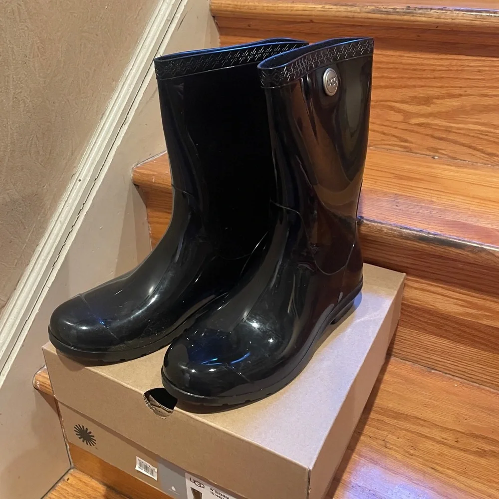 Ugg Women's High Gloss Sienna Black Rain Boot Size 7 With Box Waterproof Midcalf - Picture 3 of 6